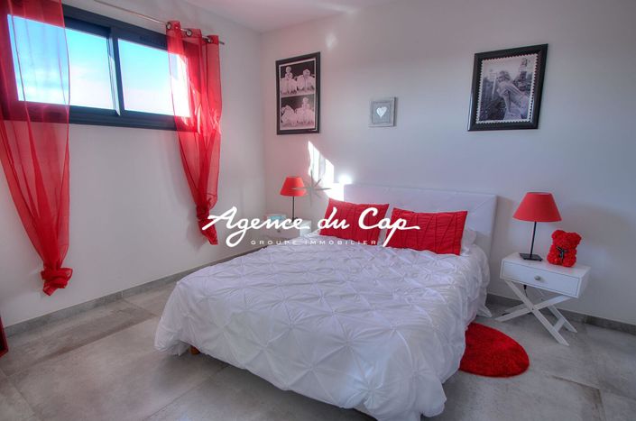 Image No.15-4 Bed House for sale