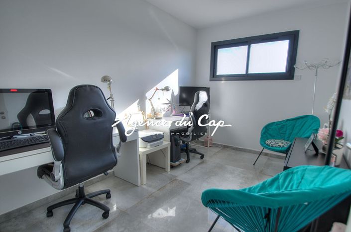 Image No.16-4 Bed House for sale