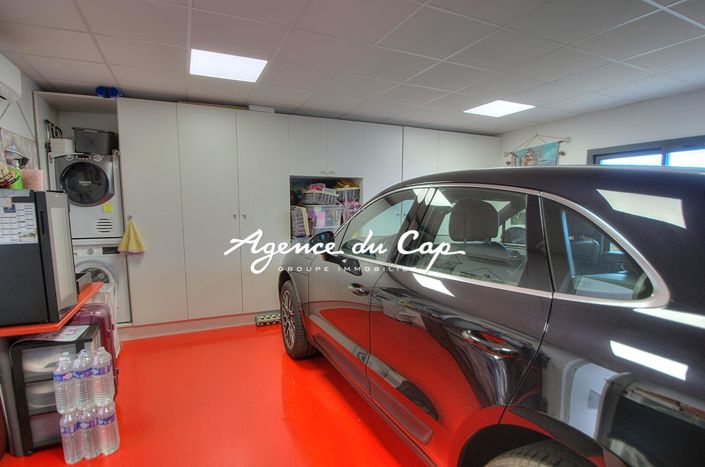 Image No.17-4 Bed House for sale