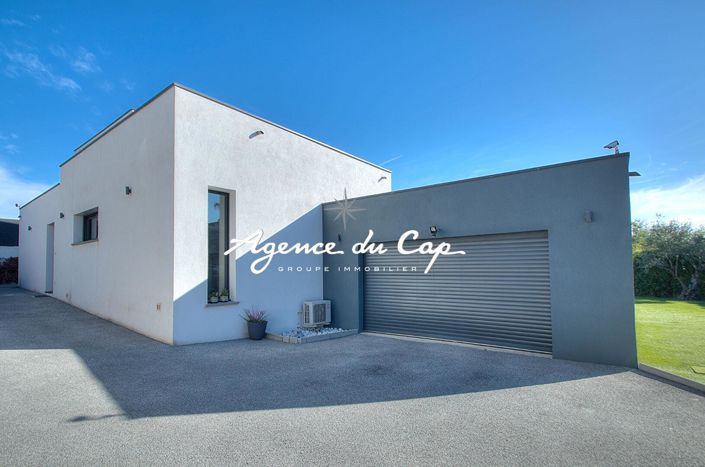 Image No.18-4 Bed House for sale