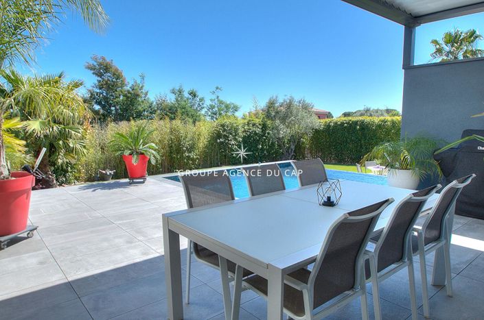 Image No.2-4 Bed House for sale