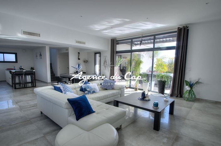 Image No.7-4 Bed House for sale