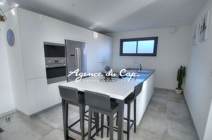 Image No.9-4 Bed House for sale