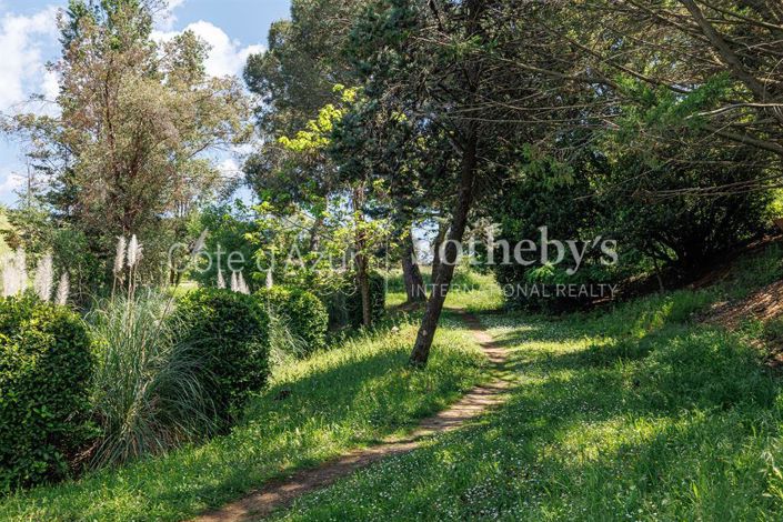 Image No.17-4 Bed Property for sale