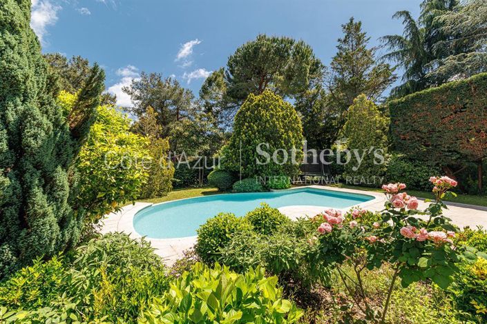 Image No.4-4 Bed Property for sale