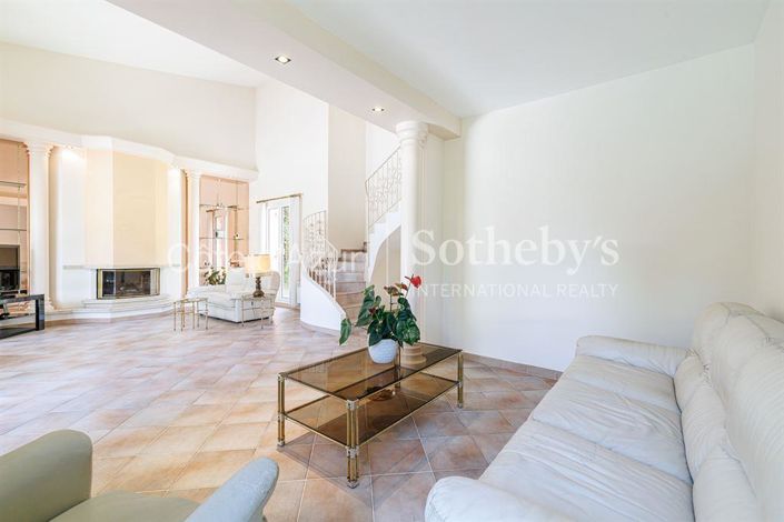 Image No.6-4 Bed Property for sale