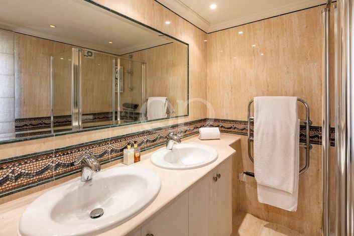 Image No.21-5 Bed House for sale