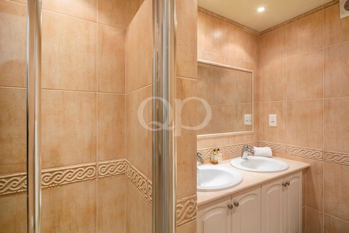 Image No.27-5 Bed House for sale