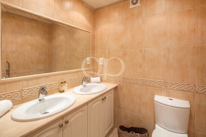 Image No.30-5 Bed House for sale