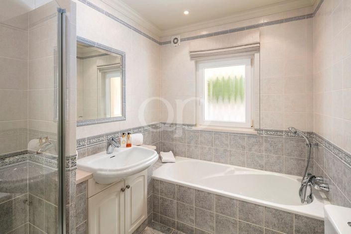 Image No.32-5 Bed House for sale