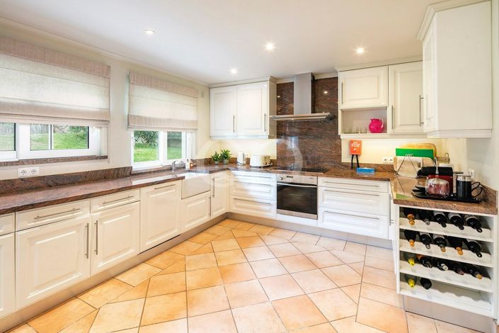 Image No.36-5 Bed House for sale