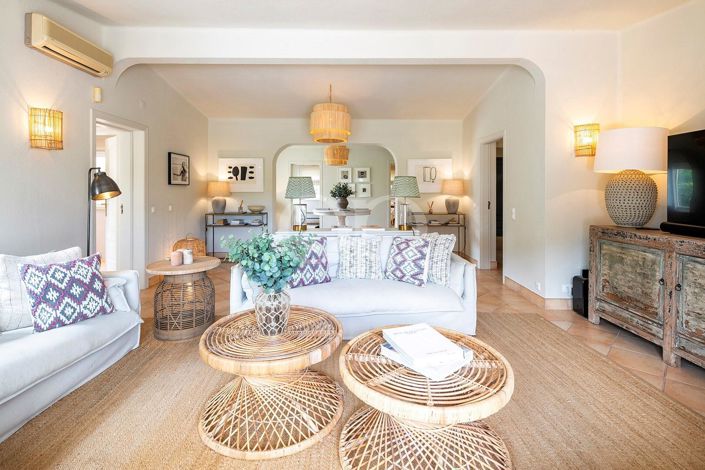 Image No.6-5 Bed House for sale