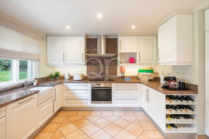 Image No.7-5 Bed House for sale