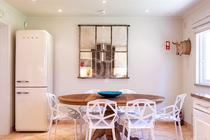 Image No.8-5 Bed House for sale