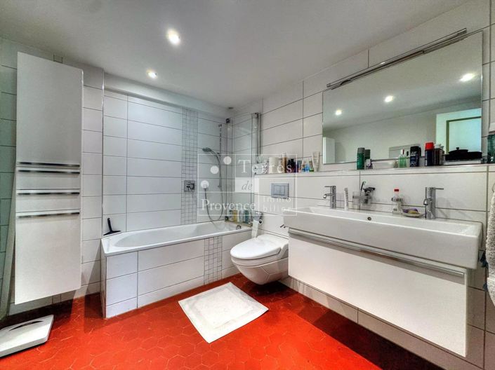 Image No.20-2 Bed House for sale