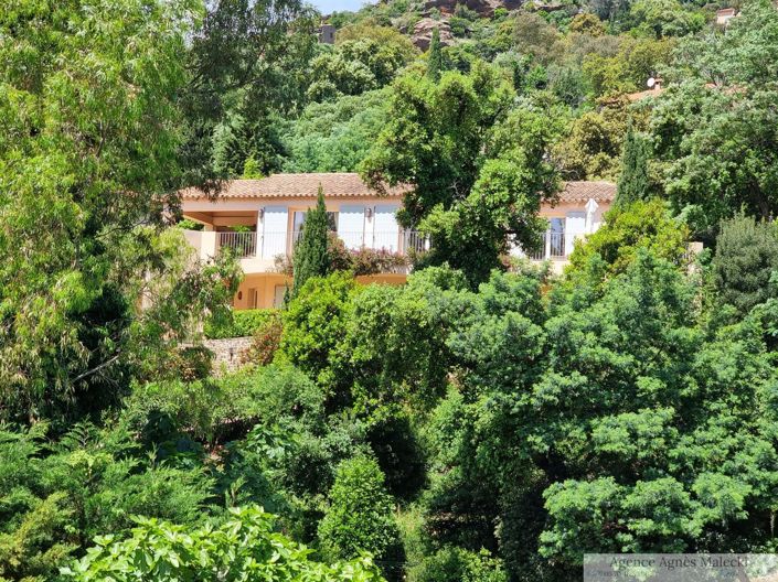 Image No.1-4 Bed House for sale