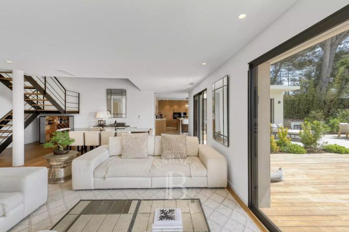 Image No.6-4 Bed House for sale