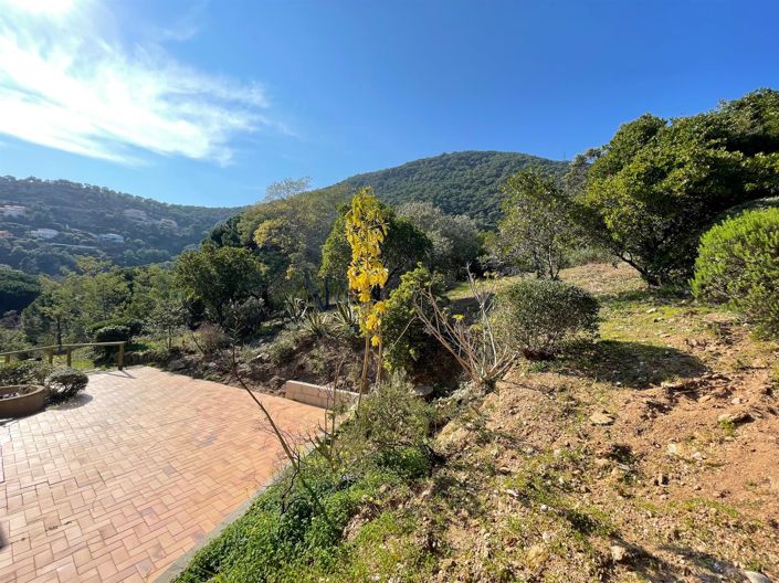 Image No.10-3 Bed House for sale