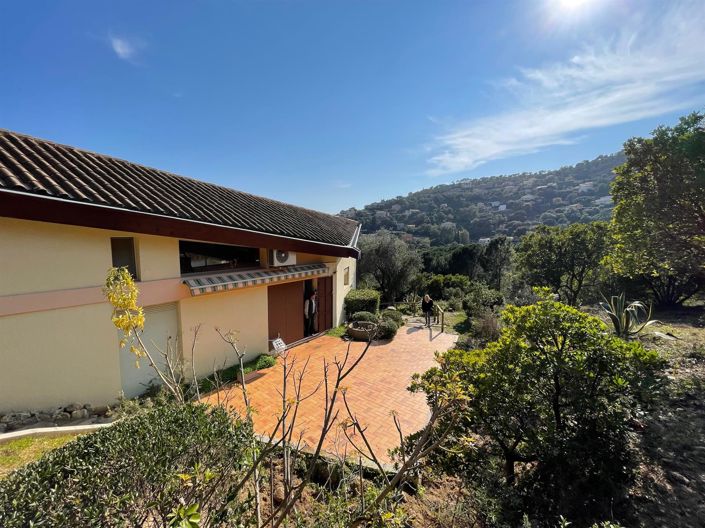 Image No.11-3 Bed House for sale