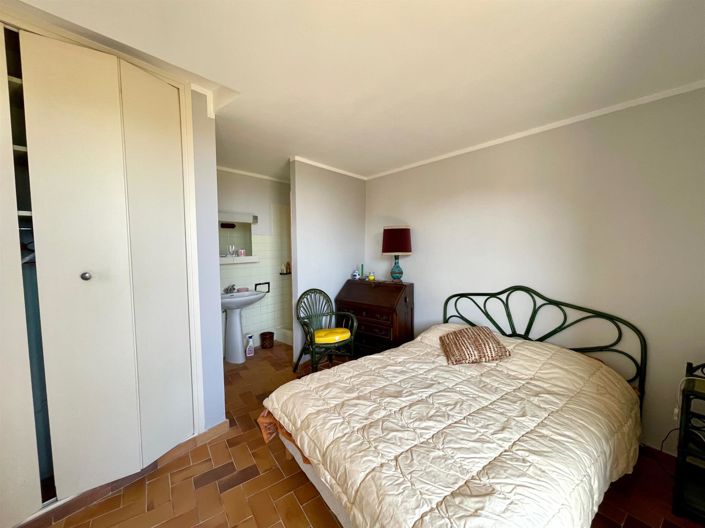 Image No.26-3 Bed House for sale