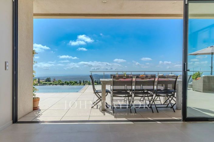 Image No.2-Maison de 5 chambres à vendre à Châteauneuf-Grasse