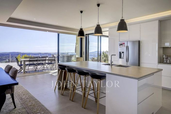 Image No.4-Maison de 5 chambres à vendre à Châteauneuf-Grasse