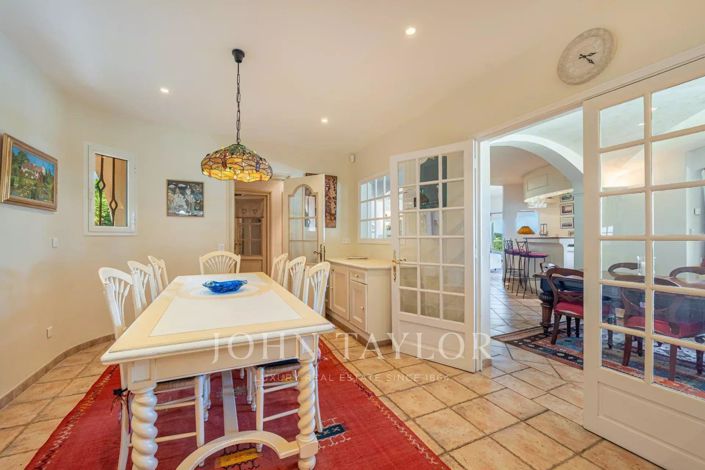 Image No.12-6 Bed House for sale