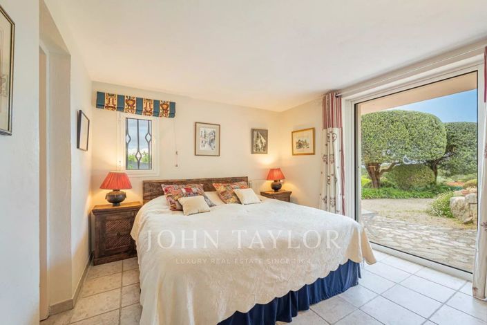 Image No.18-6 Bed House for sale