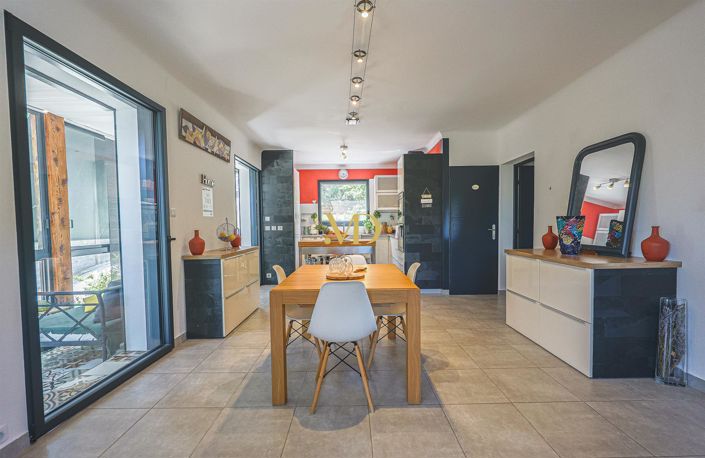 Image No.16-5 Bed House for sale