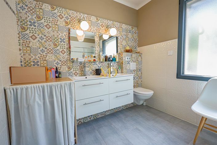 Image No.20-5 Bed House for sale