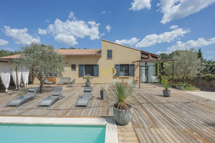 Image No.8-5 Bed House for sale