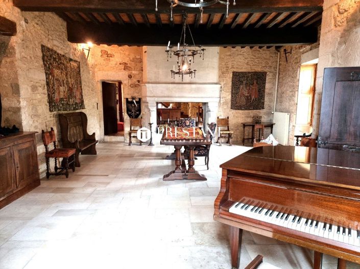 Image No.2-5 Bed Property for sale