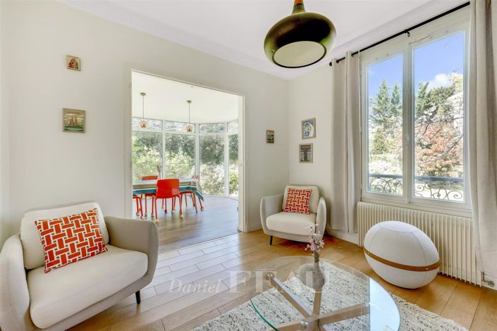 Image No.2-5 Bed House for sale