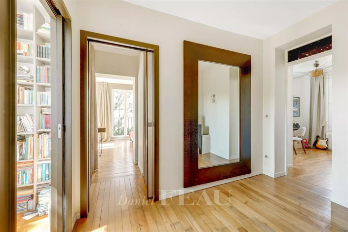 Image No.6-5 Bed House for sale