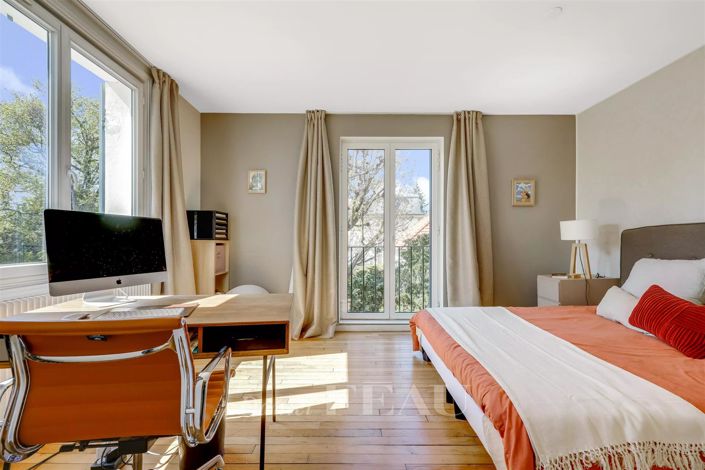 Image No.7-5 Bed House for sale