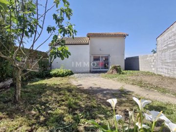 1 - Tonnay-Charente, House