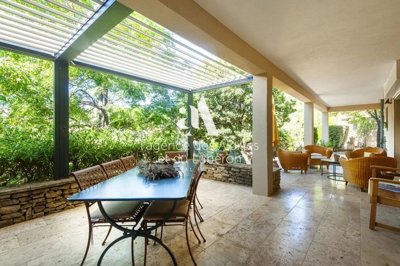 1 - Aureille, House