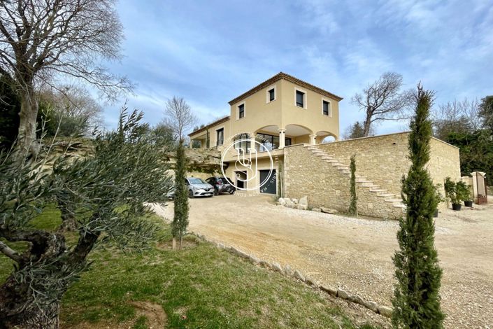 Image No.1-4 Bed House for sale