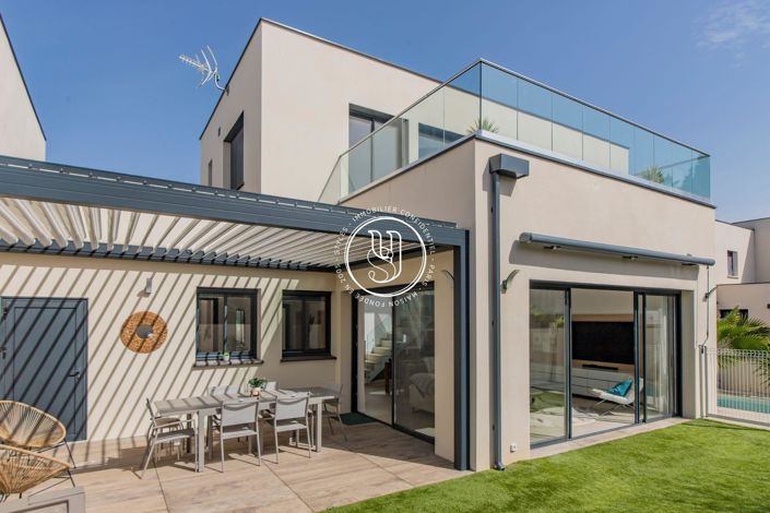 Image No.1-4 Bed House for sale