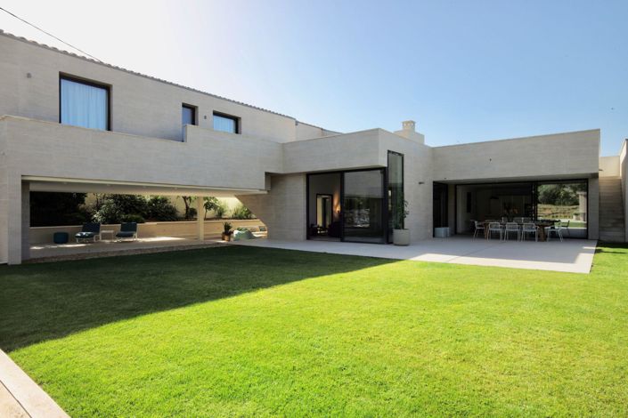Image No.1-4 Bed House for sale