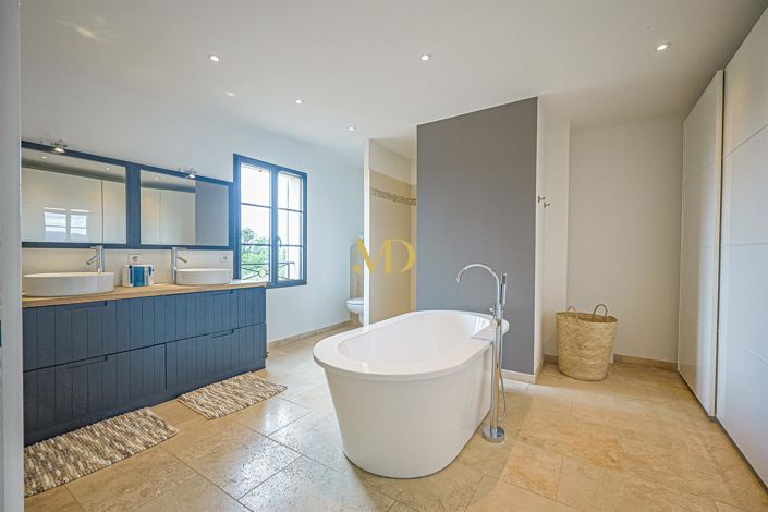 Image No.40-4 Bed House for sale