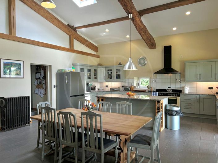 Image No.6-8 Bed House for sale