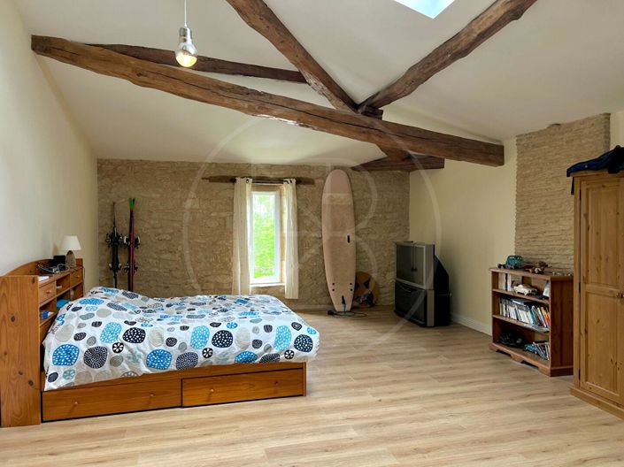 Image No.9-8 Bed House for sale