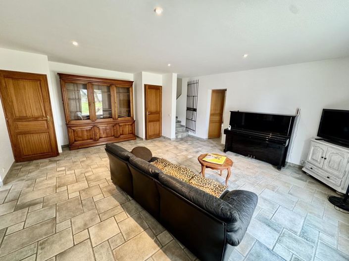 Image No.6-5 Bed House for sale