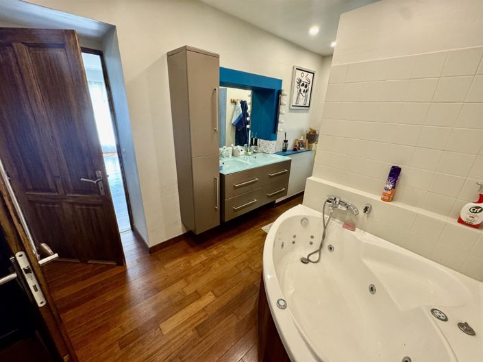 Image No.16-4 Bed House for sale