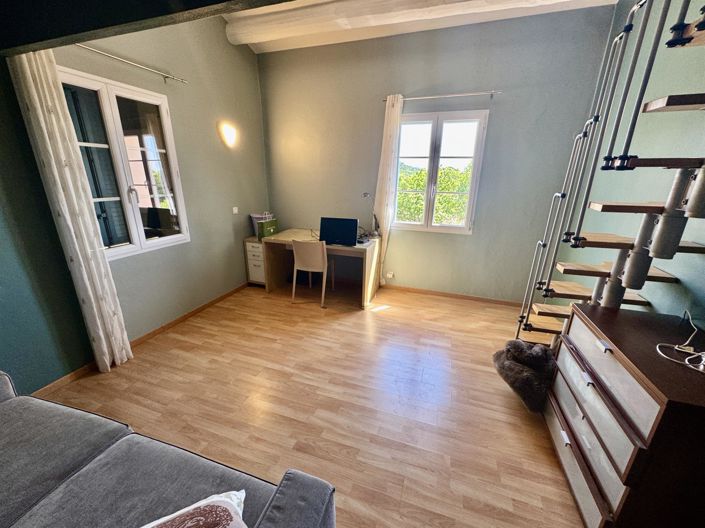 Image No.25-4 Bed House for sale