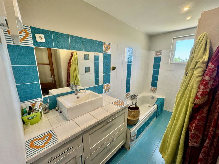 Image No.27-4 Bed House for sale