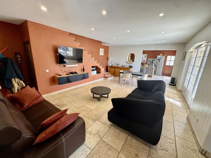 Image No.6-4 Bed House for sale