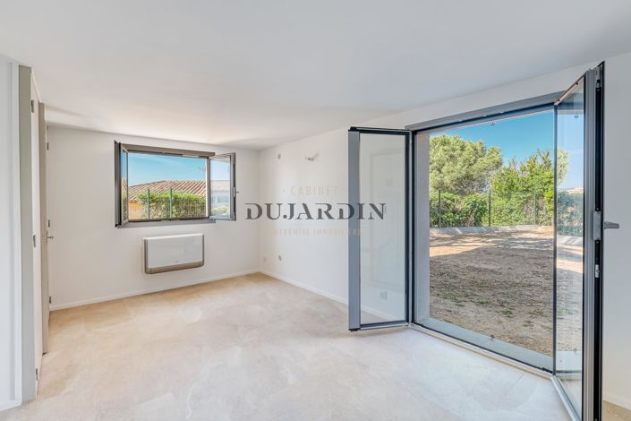 Image No.10-4 Bed House for sale