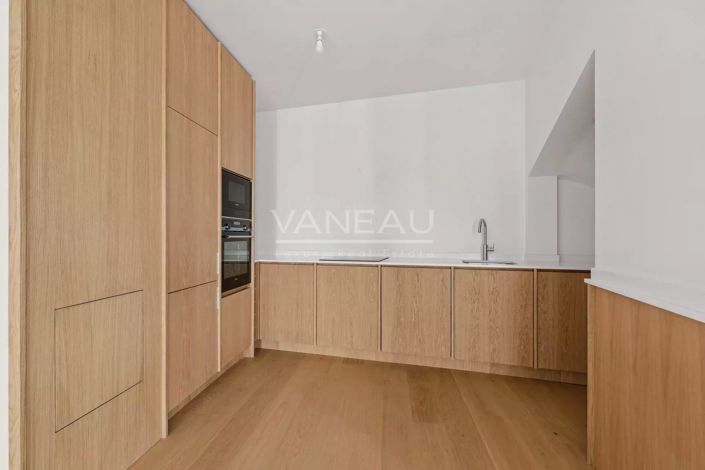 Image No.10-4 Bed House for sale